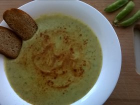 Крем-суп с горошком, беконом и мятой