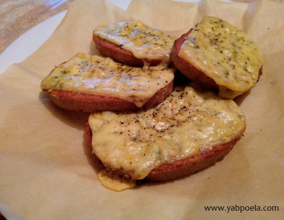 Горячие бутерброды с сыром и чесноком в духовке