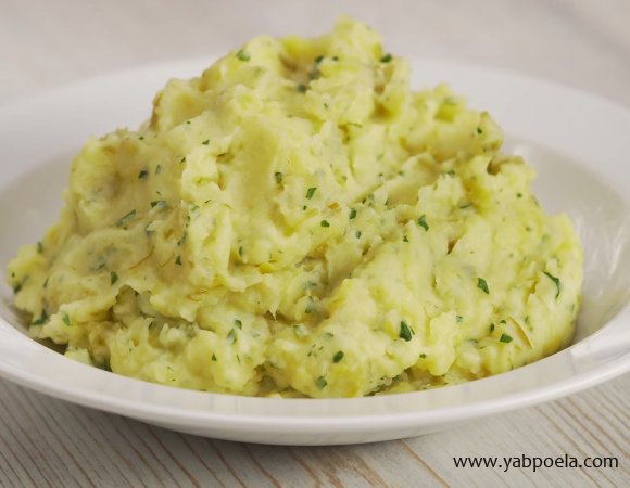 Картофельное пюре с луком-пореем и зеленью