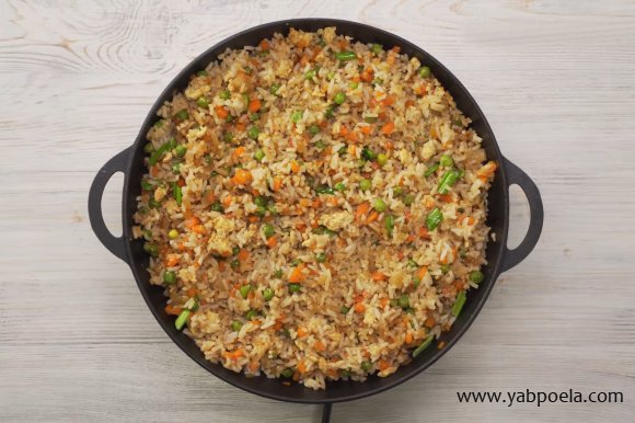Жареный рис с овощами и яйцом: простой и вкусный рецепт