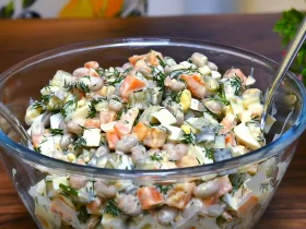 Салат с фасолью и маринованными огурцами