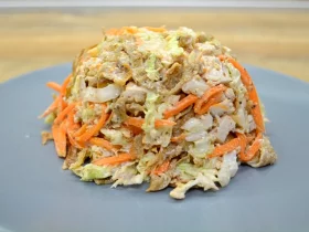 Салат из моркови по-корейски с курицей и капустой