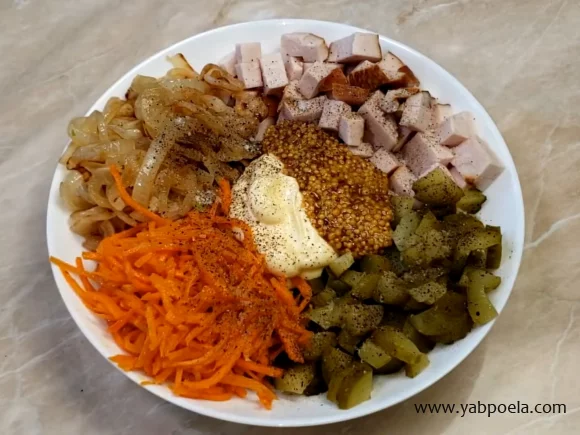 Салат с копченой курицей и морковью по-корейски